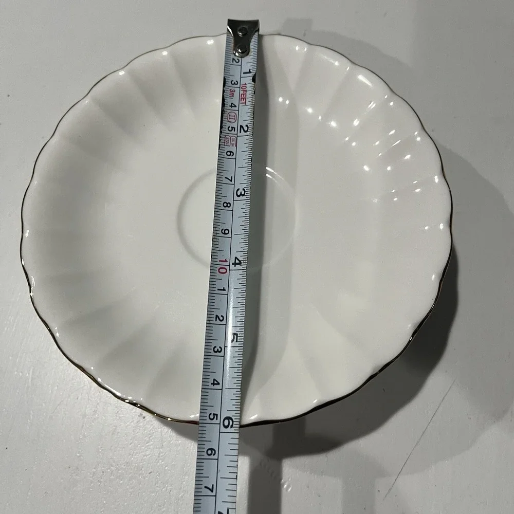 Refine Hoya Bone China White‎ Dessert Plates White Gold Rim Embossed 4 Total 6